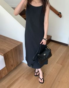 天絲細緻坑紋面料細肩帶長洋裝 - Image 5