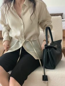質感壓摺綁帶微透襯衫 - Image 2