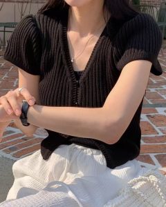 細緻針織開叉排扣短版上衣 - Image 4